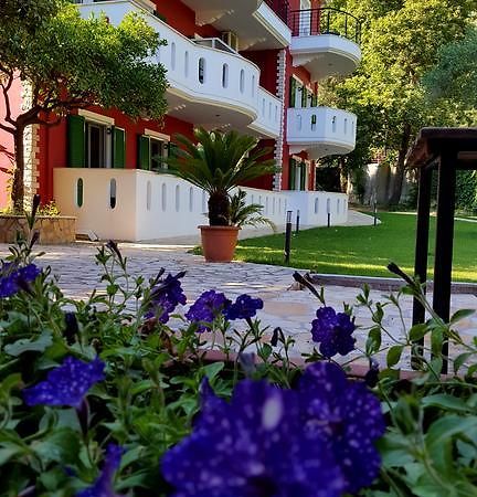 Aparthotel Oasis Exclusive à Parga Extérieur photo