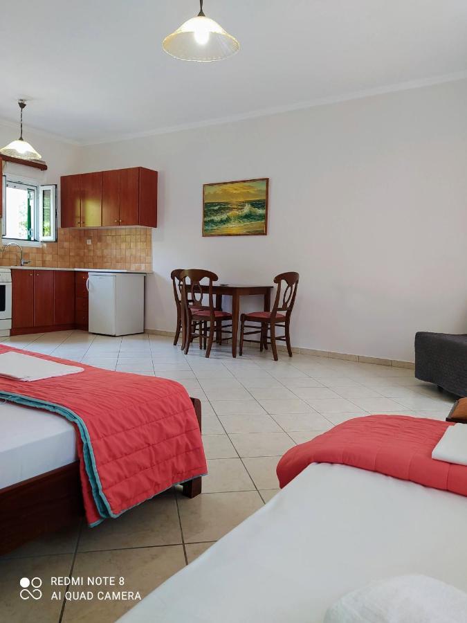 Aparthotel Oasis Exclusive à Parga Extérieur photo
