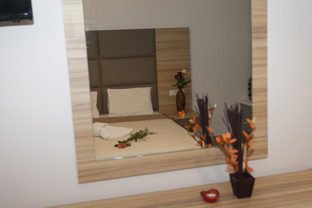 Aparthotel Oasis Exclusive à Parga Extérieur photo