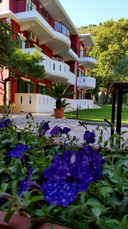 Aparthotel Oasis Exclusive à Parga Extérieur photo