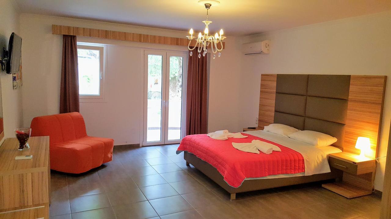 Aparthotel Oasis Exclusive à Parga Extérieur photo