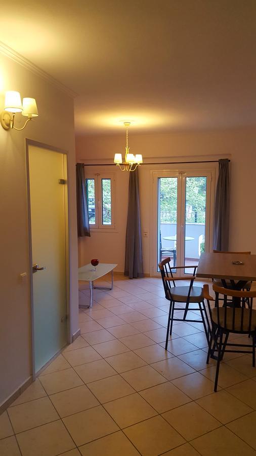 Aparthotel Oasis Exclusive à Parga Extérieur photo