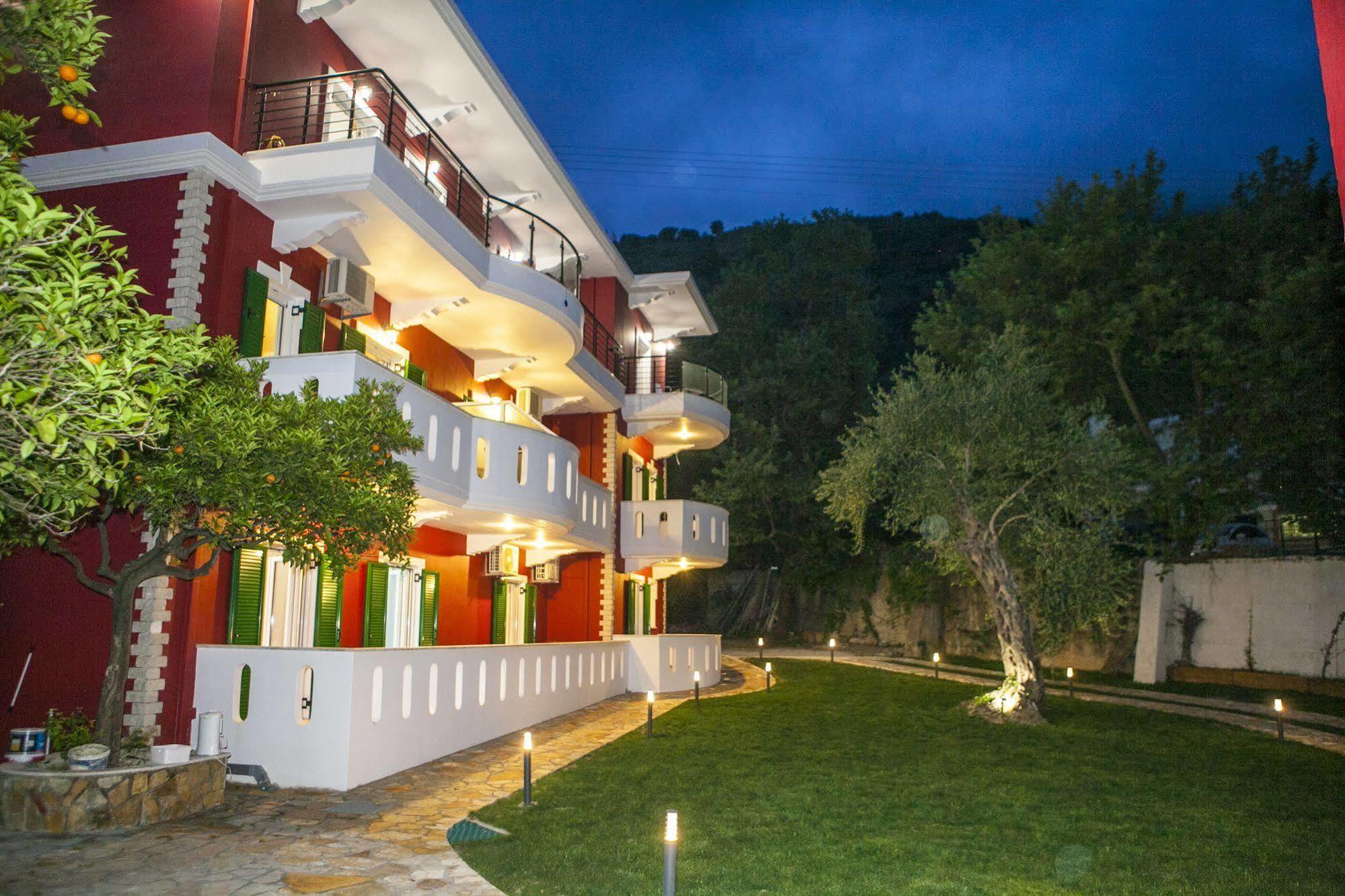 Aparthotel Oasis Exclusive à Parga Extérieur photo