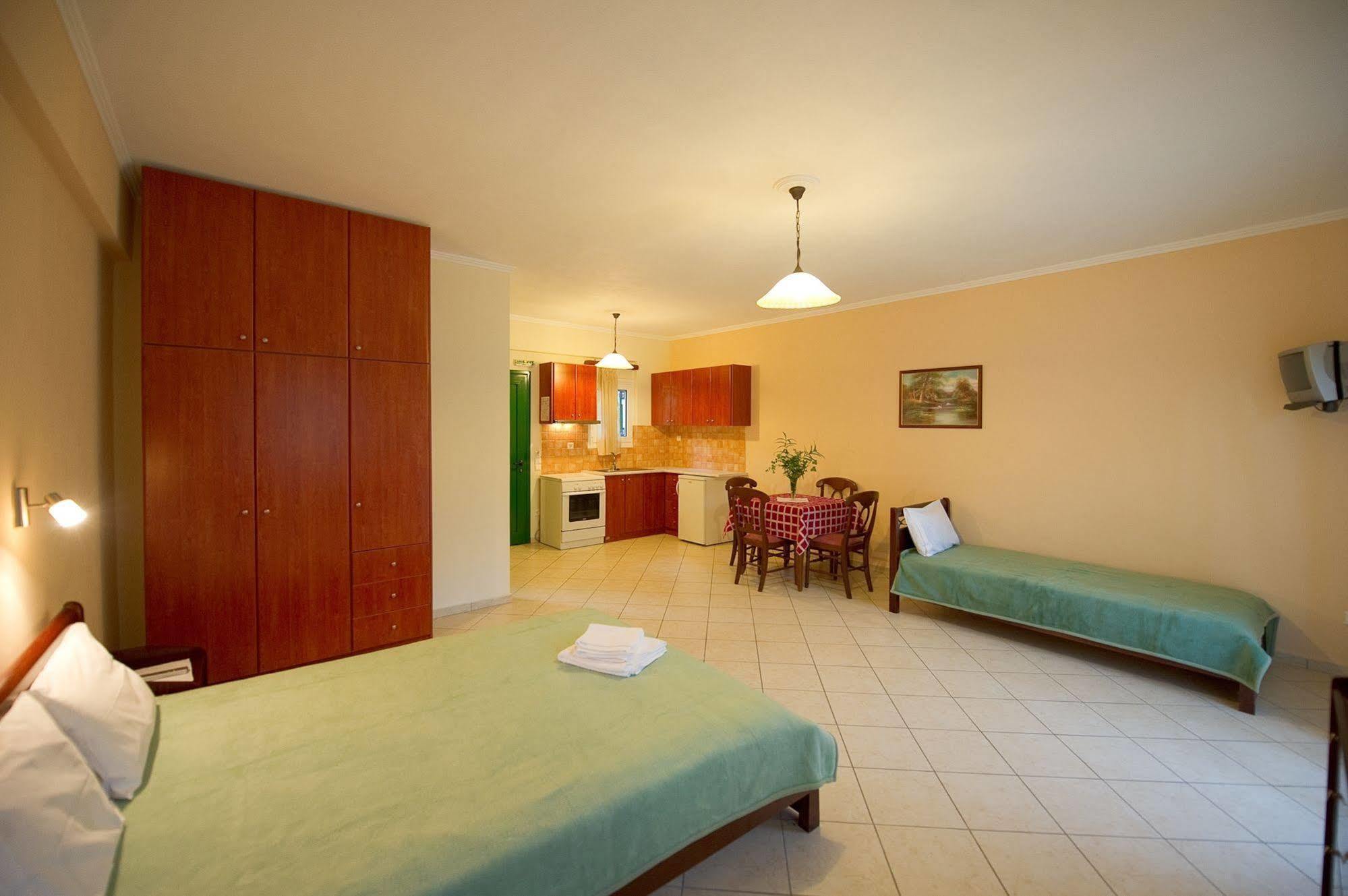 Aparthotel Oasis Exclusive à Parga Extérieur photo