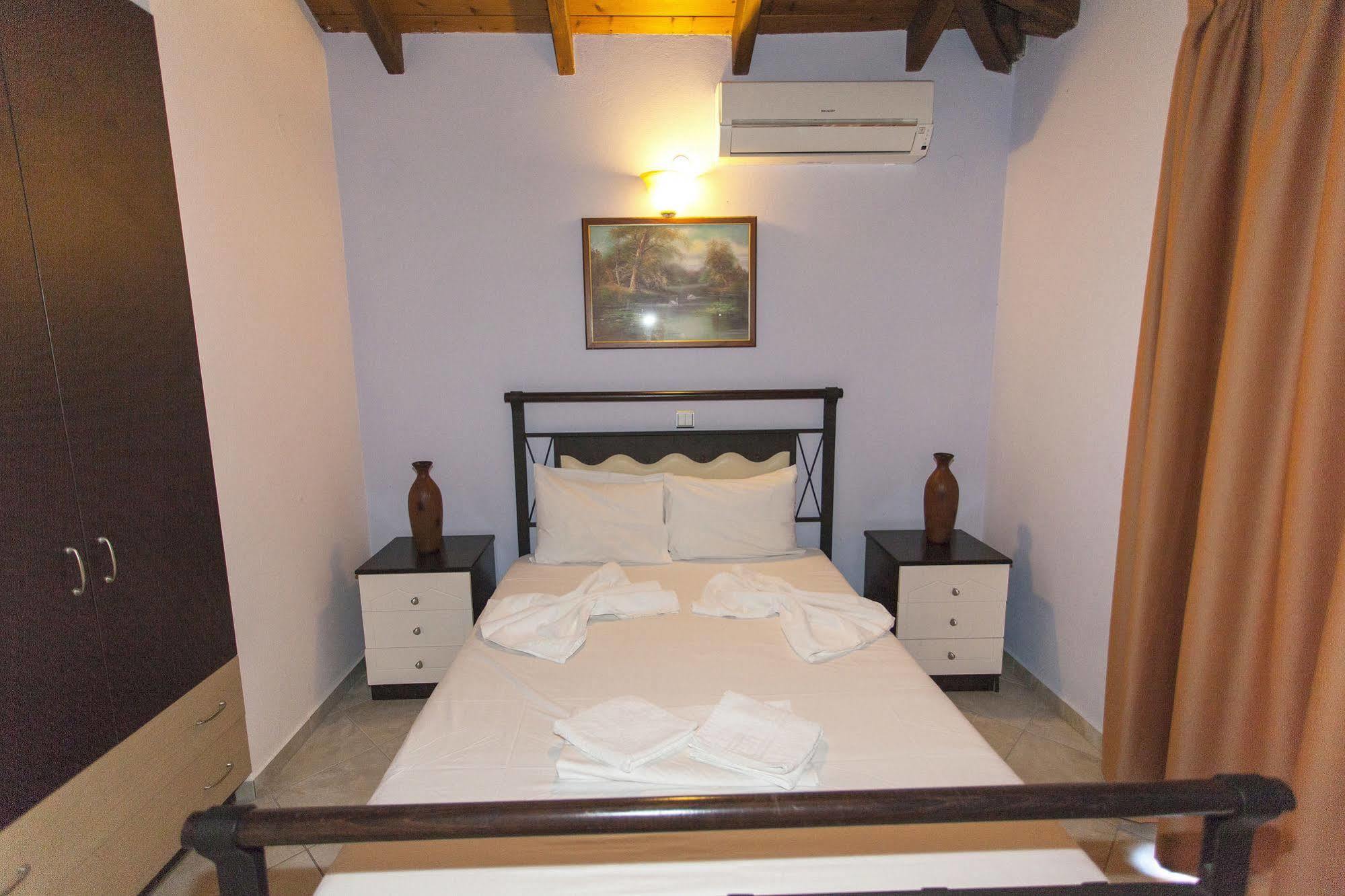 Aparthotel Oasis Exclusive à Parga Extérieur photo
