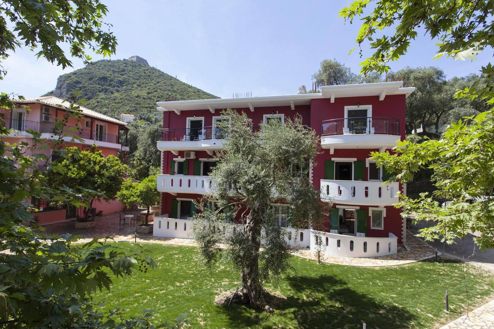 Aparthotel Oasis Exclusive à Parga Extérieur photo